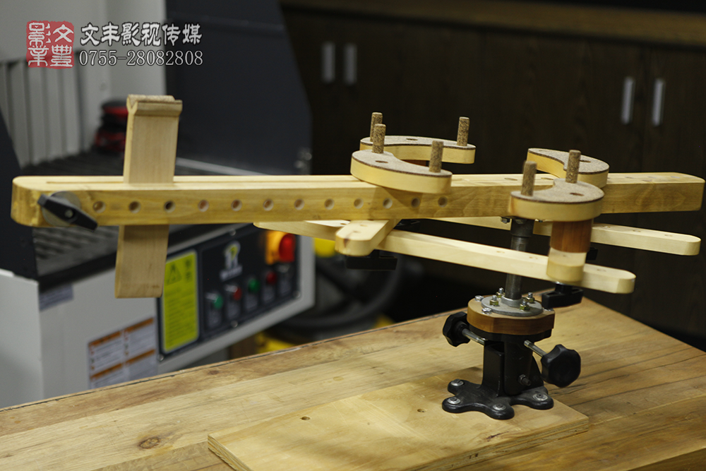 吉他的內(nèi)部結(jié)構(gòu) 吉他的內(nèi)部結(jié)構(gòu)